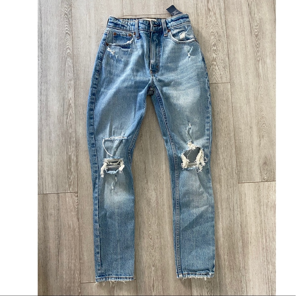 NWOT Abercrombie & Fitch Curve Love High Rise Distressed Skinny Jeans